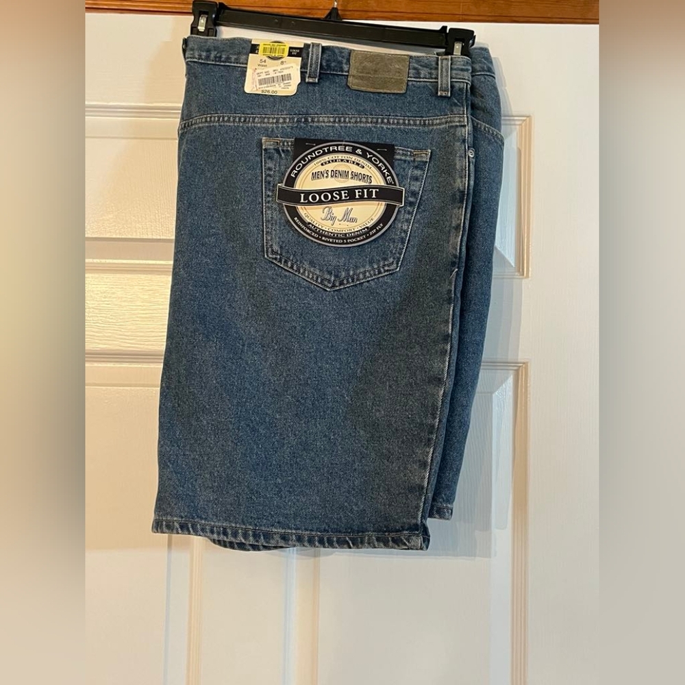 New Roundtree & Yorke Mens Denim Shorts  Loose Fit 54 waist 8 inch inseam